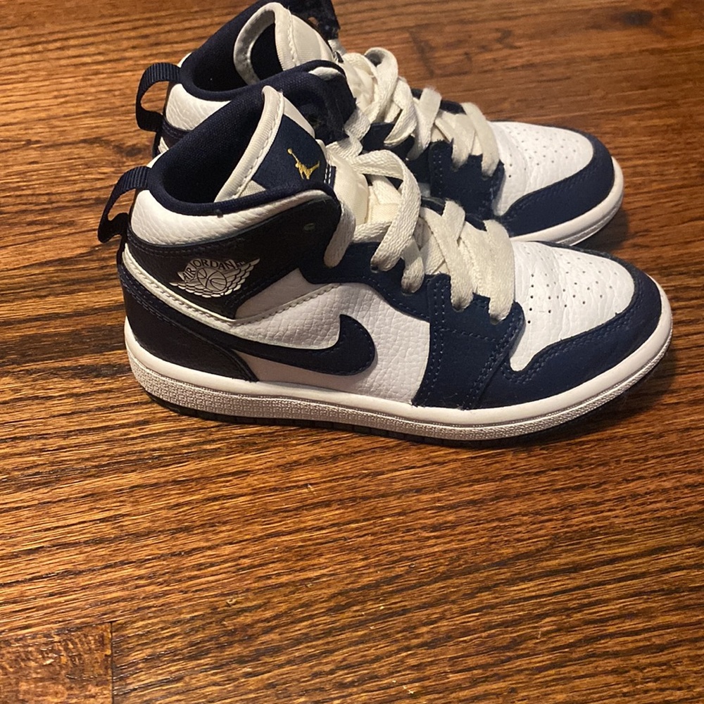 Jordan 1 mid. Good condition
